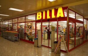 Legea care interzice complet fumatul în spaţiile publice închise, contestată la CCR