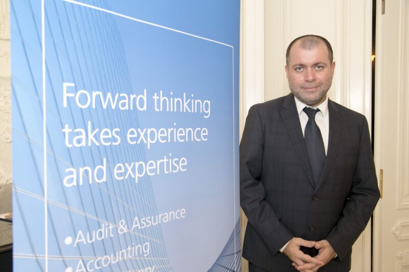 Compania de consultanţă Moore Stephens se extinde în România